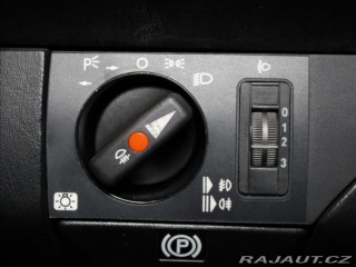 Mercedes-Benz E 2,3 230 97kW 4AT 171tkm. 1987
