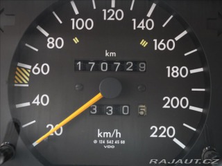 Mercedes-Benz E 2,3 230 97kW 4AT 171tkm. 1987