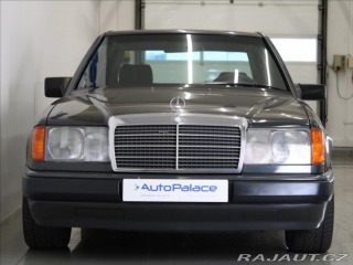 Mercedes-Benz E 2,3 230 97kW 4AT 171tkm. 1987