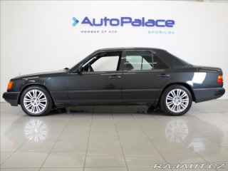 Mercedes-Benz E 2,3 230 97kW 4AT 171tkm. 1987