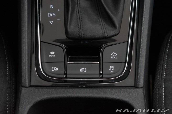 Škoda Karoq 2.0TDI 4x4*TAŽNÉ*WEBASTO* 2023