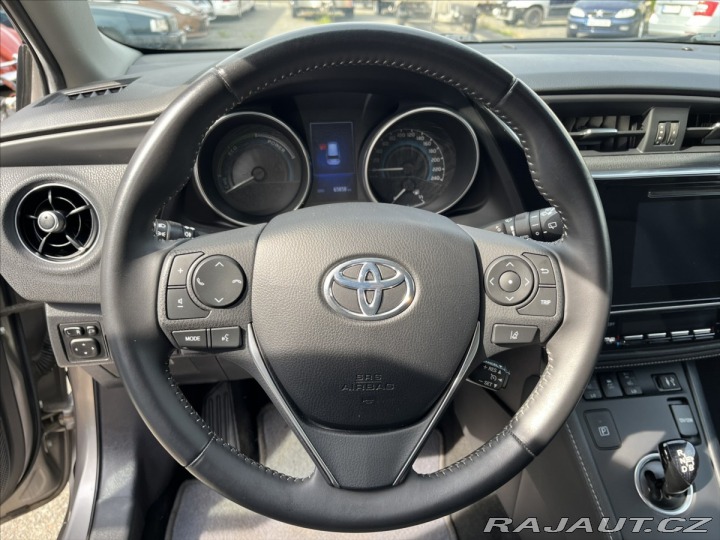 Toyota Auris 1,8 i 73kW HYBRID EXECUTI 2016