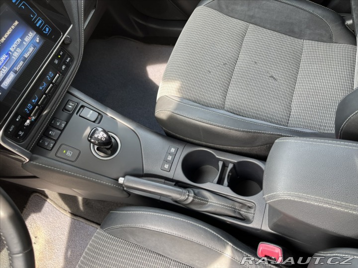 Toyota Auris 1,8 i 73kW HYBRID EXECUTI 2016