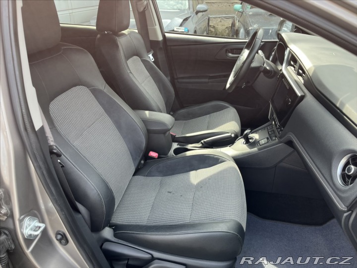 Toyota Auris 1,8 i 73kW HYBRID EXECUTI 2016