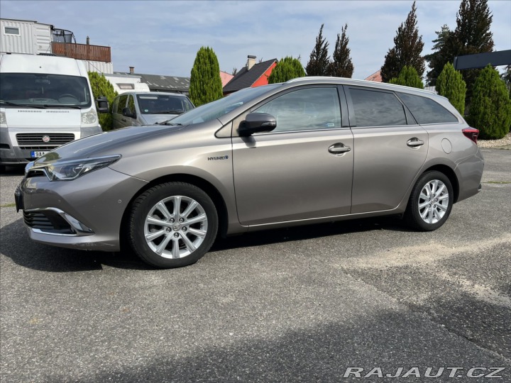 Toyota Auris 1,8 i 73kW HYBRID EXECUTI 2016