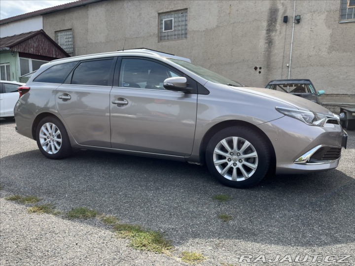 Toyota Auris 1,8 i 73kW HYBRID EXECUTI 2016