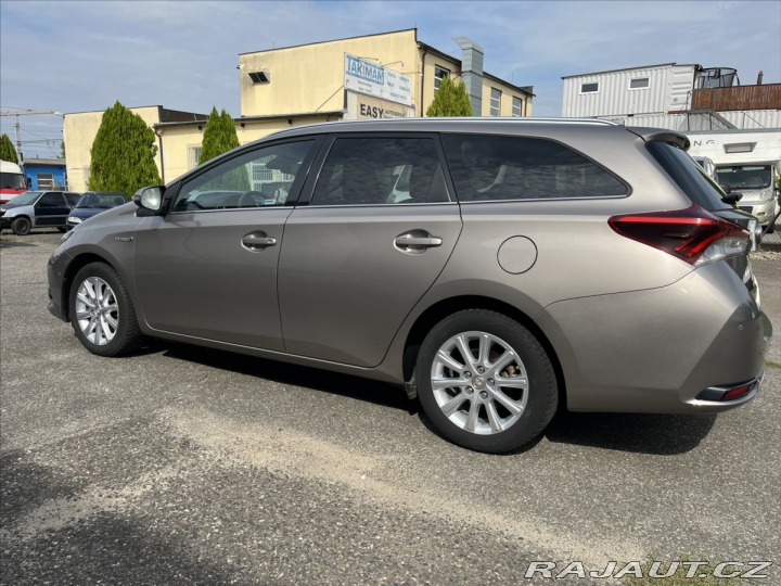 Toyota Auris 1,8 i 73kW HYBRID EXECUTI 2016