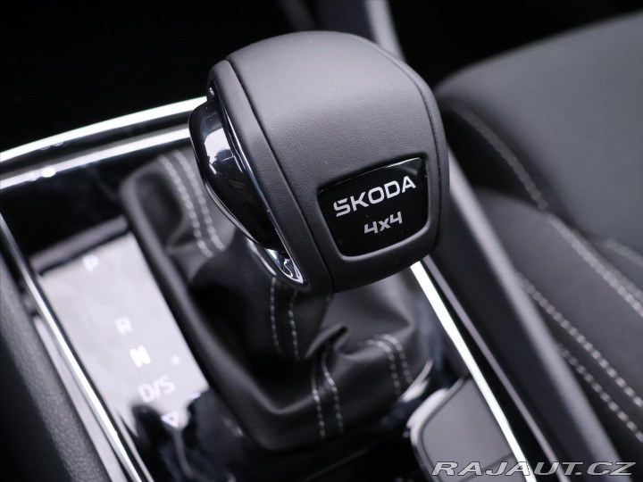 Škoda Karoq 2,0 TDI Sportline 4x4 DSG 2025