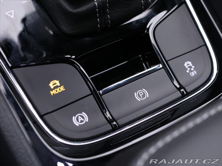 Škoda Karoq 2,0 TDI Sportline 4x4 DSG 2025