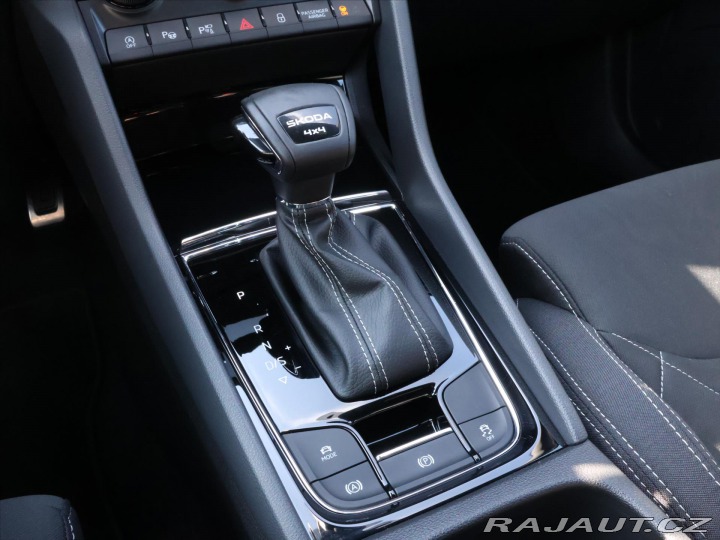 Škoda Karoq 2,0 2.0 TDI Sportline 4x4 2025