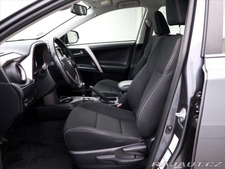 Toyota RAV4 2,5 HEV 114kW Executive 4 2018