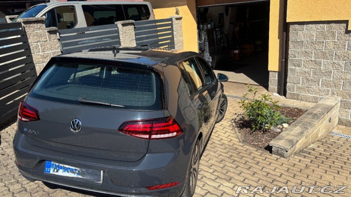 Volkswagen Golf -e 2021
