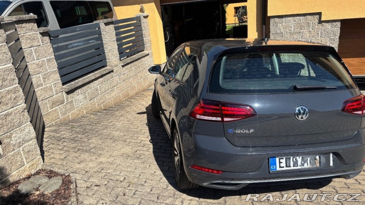 Volkswagen Golf -e 2021