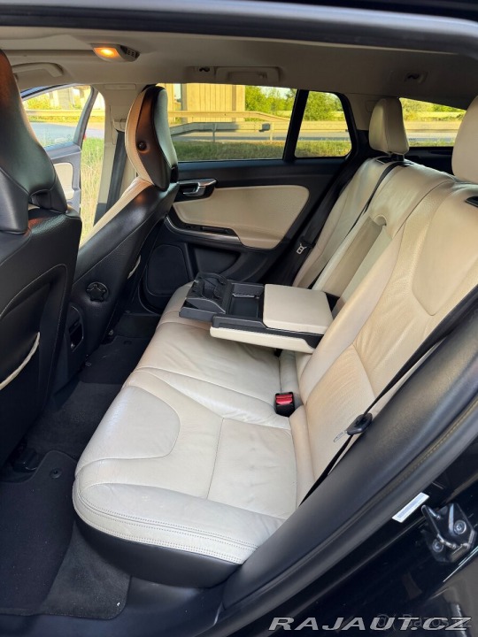 Volvo V60 2,4 D5 AWD 158kw 2011