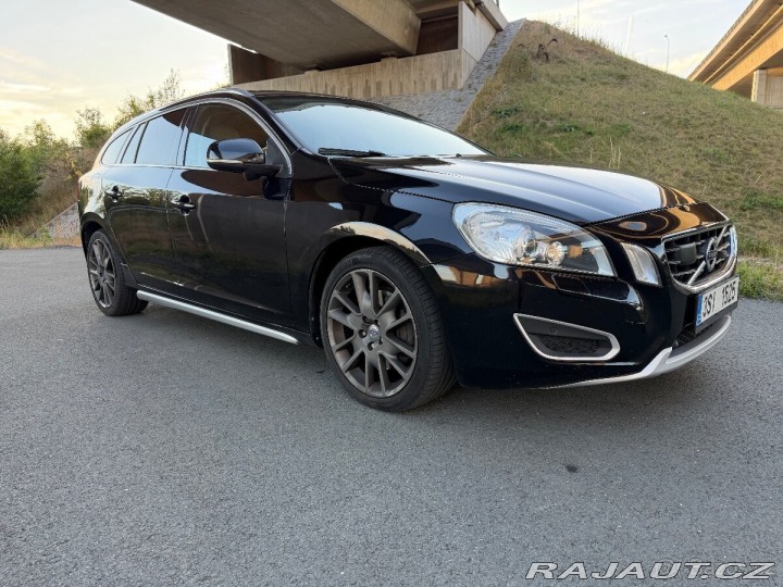 Volvo V60 2,4 D5 AWD 158kw 2011