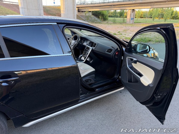 Volvo V60 2,4 D5 AWD 158kw 2011