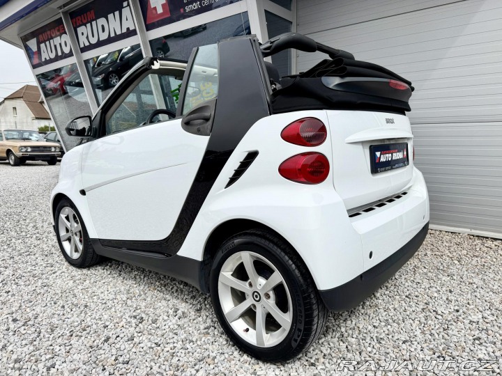 Smart Fortwo 1,0 62kW Cabrio kůže REZE 2009
