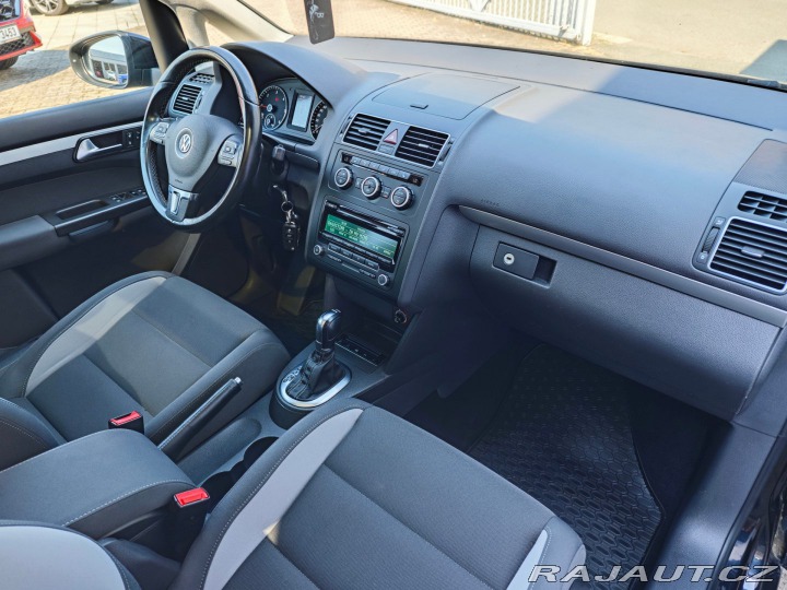 Volkswagen Touran 2.0 TDi Life 7 Míst Panor 2013