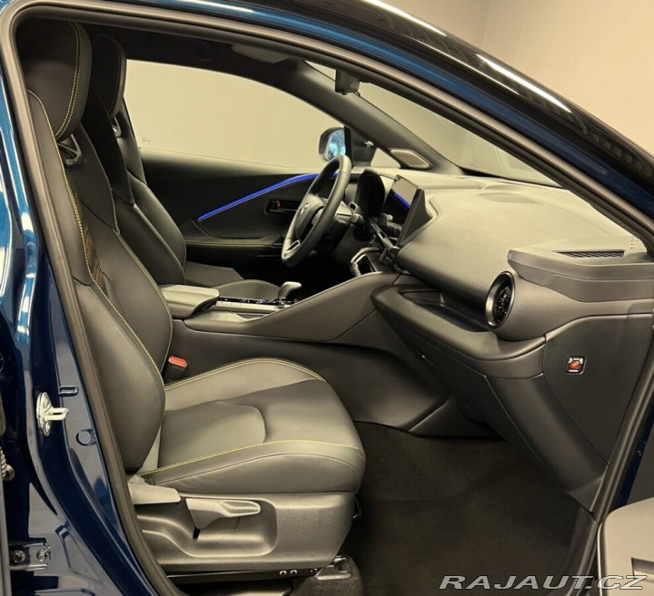 Toyota C-HR 2,0 HYBRID AT AWD EXECUTI 2025
