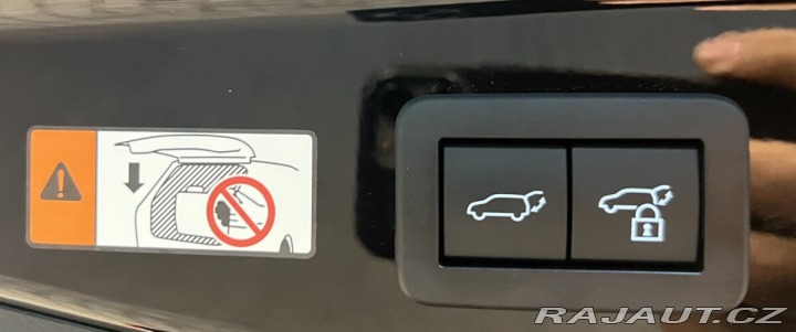 Toyota C-HR 2,0 HYBRID AT AWD EXECUTI 2025