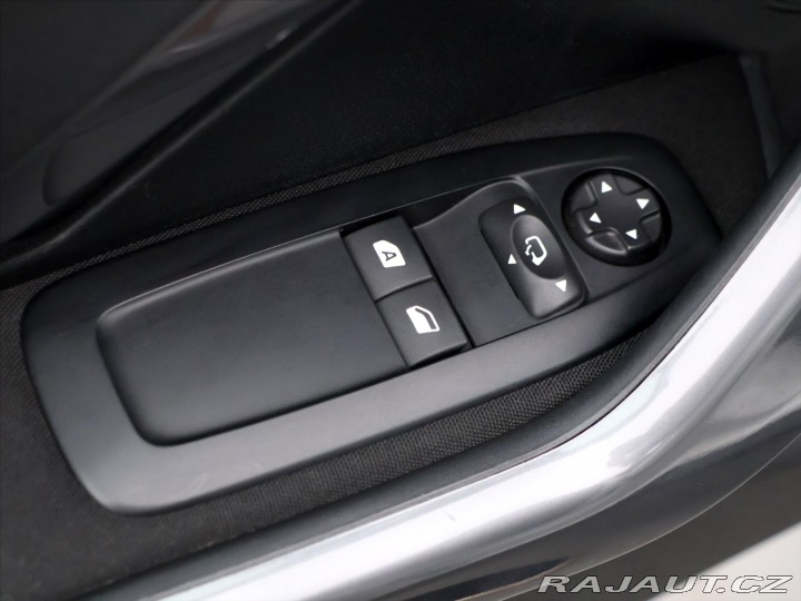 Peugeot 2008 1,2 PureTech 61kW Allure 2019