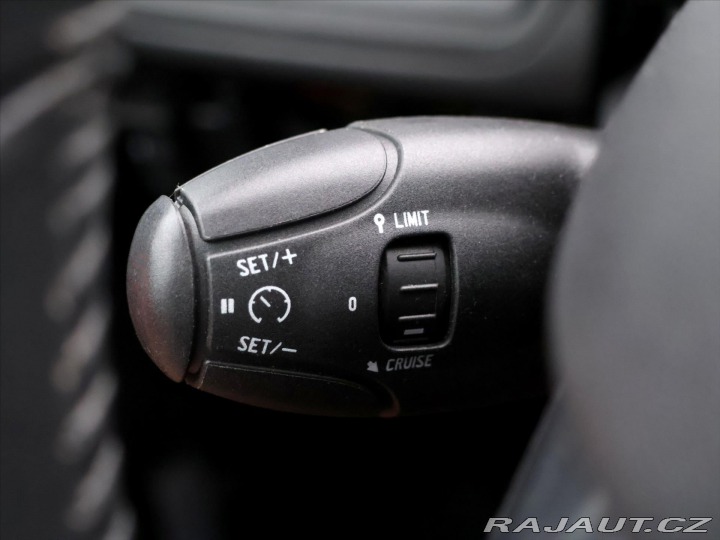 Peugeot 2008 1,2 PureTech 61kW Allure 2019