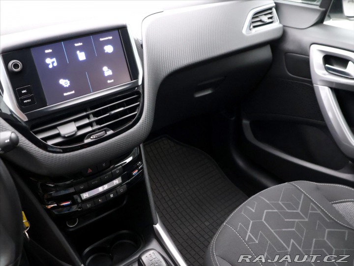 Peugeot 2008 1,2 PureTech 61kW Allure 2019