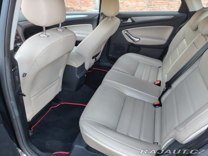 Ford Mondeo 2,0   benzín ecoboost 176 2011
