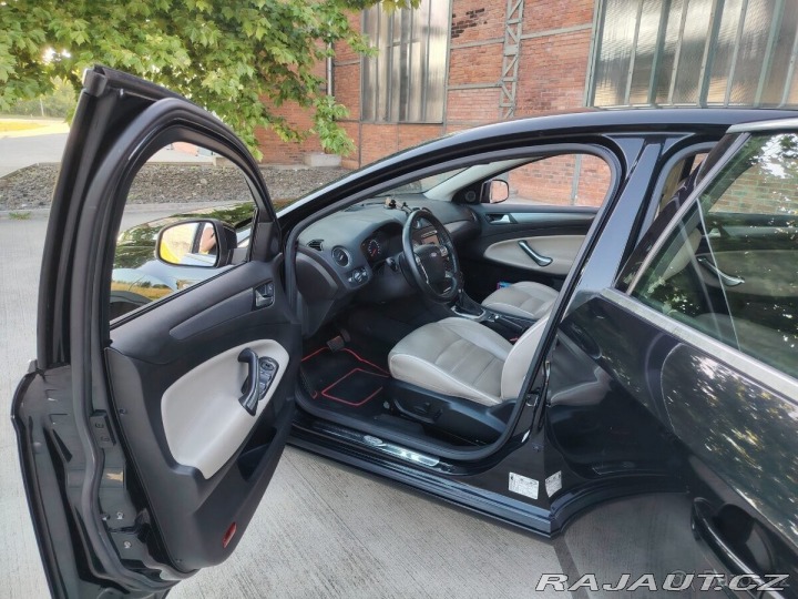 Ford Mondeo 2,0   benzín ecoboost 176 2011