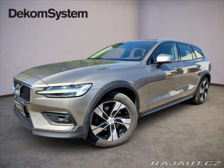 Volvo V60 2,0 D4 AWD Cross Country 2021