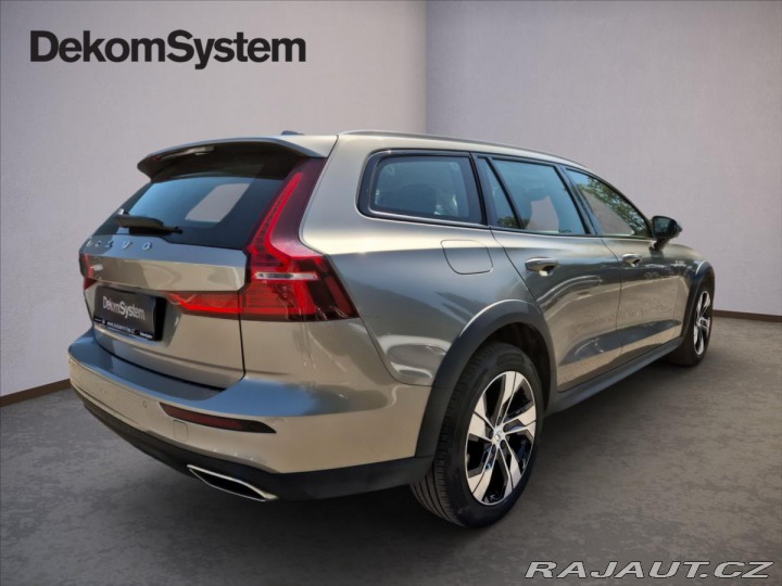 Volvo V60 2,0 D4 AWD Cross Country 2021