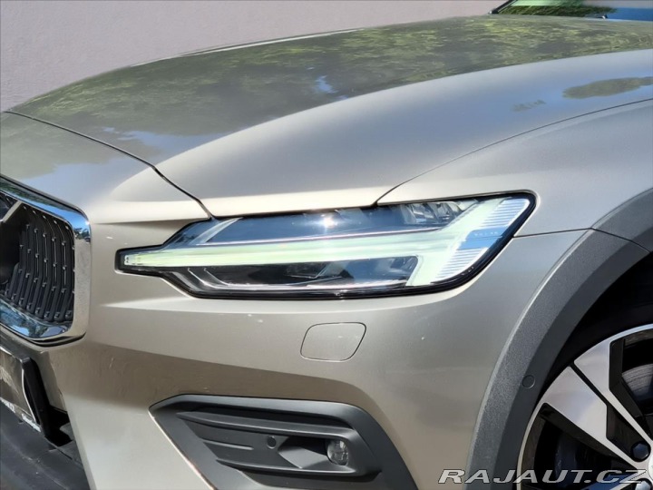 Volvo V60 2,0 D4 AWD Cross Country 2021