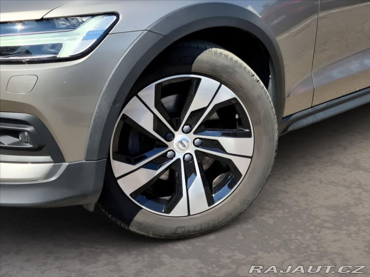 Volvo V60 2,0 D4 AWD Cross Country 2021
