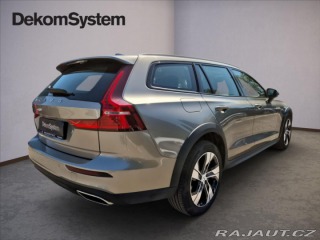 Volvo V60 2,0 D4 AWD Cross Country 2021
