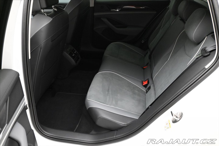 Volkswagen Passat 2,0 TDI 110 kW DSG Busine 2024
