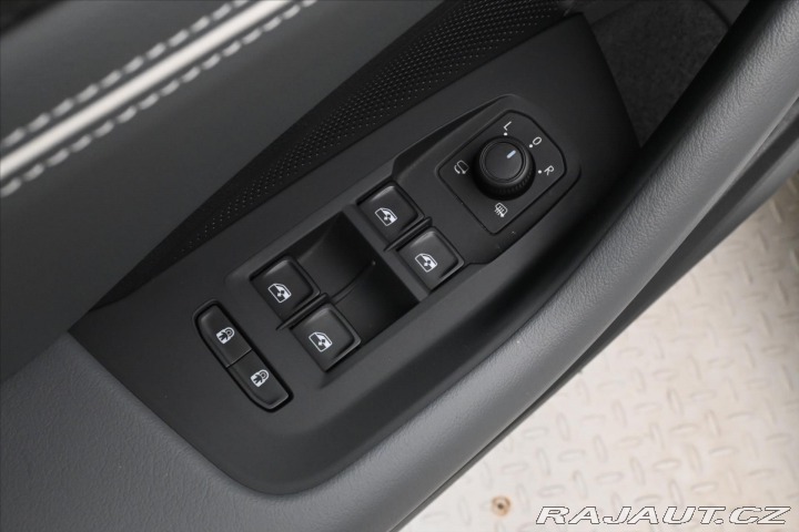 Volkswagen Passat 2,0 TDI 110 kW DSG Busine 2024