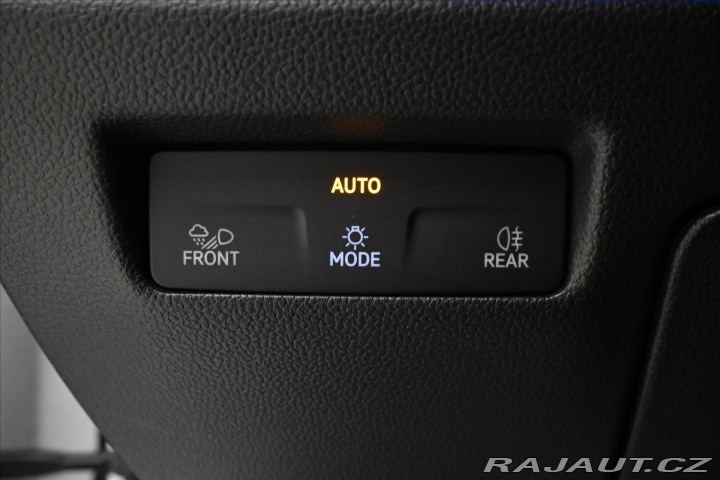 Volkswagen Passat 2,0 TDI 110 kW DSG Busine 2024