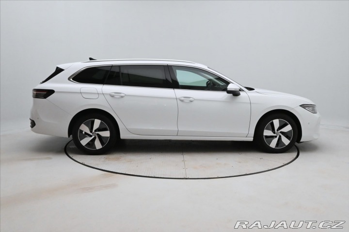 Volkswagen Passat 2,0 TDI 110 kW DSG Busine 2024