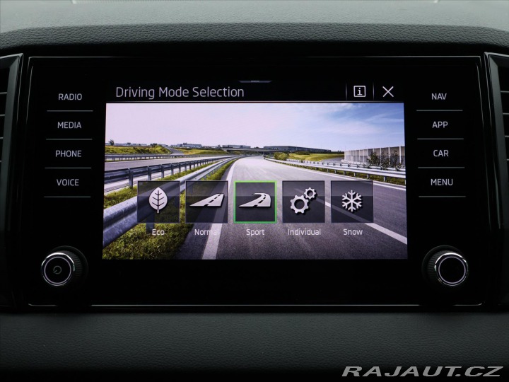 Škoda Karoq 2,0 TDI 4x4 DSG Sportline 2025