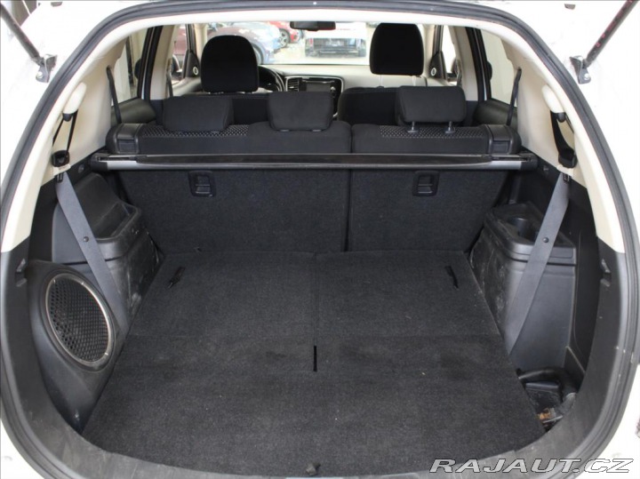 Mitsubishi Outlander 2,3 DI-D 110kW 4x4 7-míst 2016