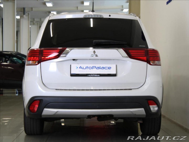 Mitsubishi Outlander 2,3 DI-D 110kW 4x4 7-míst 2016