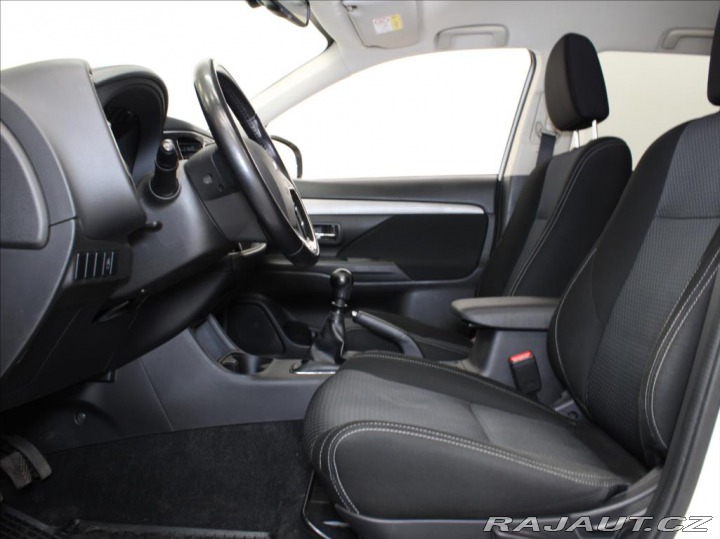 Mitsubishi Outlander 2,3 DI-D 110kW 4x4 7-míst 2016