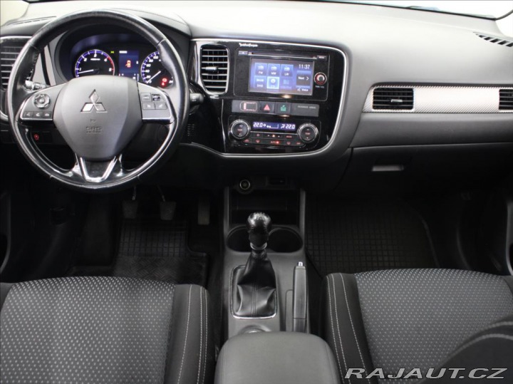 Mitsubishi Outlander 2,3 DI-D 110kW 4x4 7-míst 2016