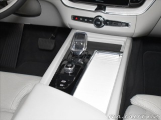 Volvo XC60 2,0 T8 AWD ULTRA B&W, 2025