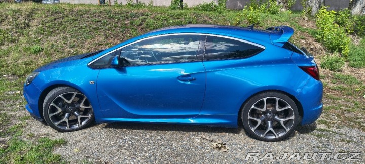 Opel Astra OPC 2013
