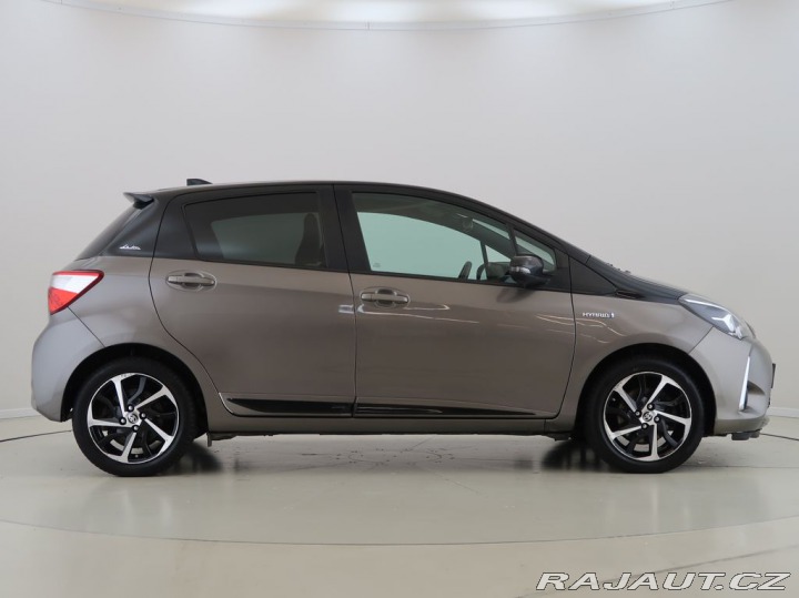 Toyota Yaris 1.5,Hybrid,Selection,CZ 2019