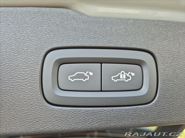 Volvo V60 2,0 B4 2025