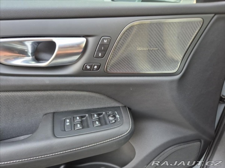 Volvo V60 2,0 B4 2025