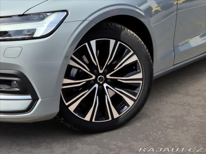 Volvo V60 2,0 B4 2025
