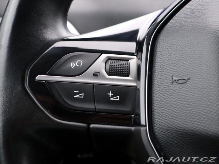 Peugeot 3008 1,2 PT 96kW Aut.klima CZ 2017